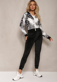 Renee - Czarny Welurowy Komplet Dresowy z Wzorzystą Bluzą z Kapturem i Joggerami Rouviana. Kolor: czarny. Materiał: welur, dresówka