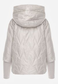 Born2be - Jasnoszara Kurtka z Kapturem Pikowana z Materiałowymi Wykończeniami Sofie. Okazja: na co dzień. Typ kołnierza: kaptur. Kolor: szary. Materiał: materiał. Styl: casual #8