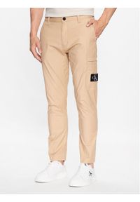 Calvin Klein Jeans Spodnie materiałowe J30J323508 Beżowy Regular Fit. Kolor: beżowy. Materiał: syntetyk, bawełna