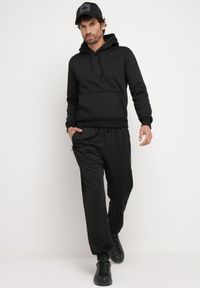 Born2be - Czarne Spodnie Dresowe z Elastyczną Gumką w Pasie i Ściągaczami Olenara. Kolor: czarny. Materiał: dresówka. Wzór: aplikacja #3