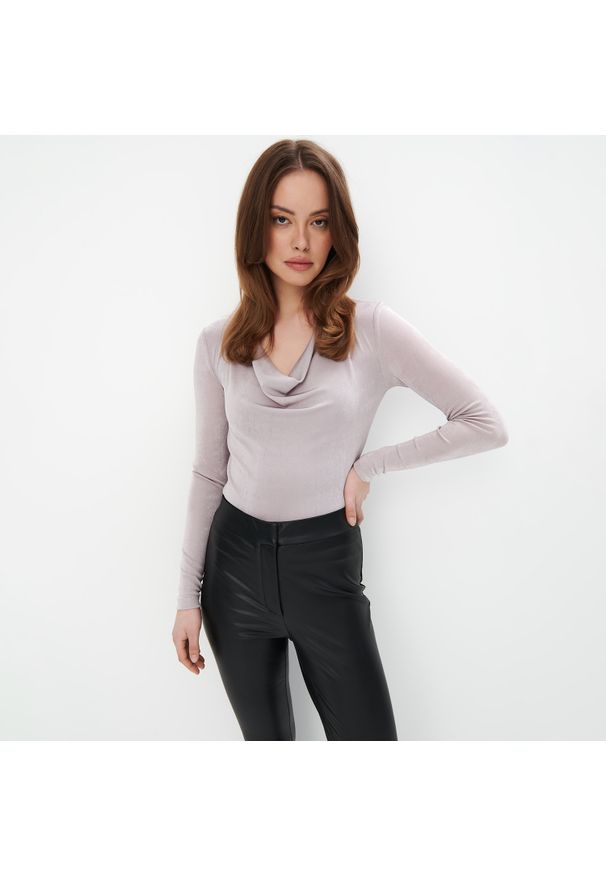 Mohito - Bluzka z marszczeniem - Jasny szary. Kolor: szary