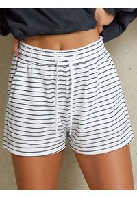 Sinsay - Szorty dresowe z wiązaniem - wielobarwny. Materiał: dresówka #1