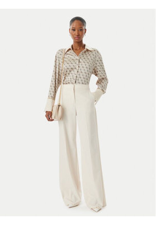 Guess Koszula W4YH47 WF1T2 Beżowy Regular Fit. Kolor: beżowy. Materiał: syntetyk