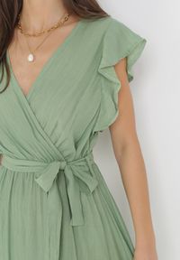 Born2be - Zielona Rozkloszowana Sukienka z Gumką w Pasie Pabelin. Kolor: zielony. Materiał: materiał. Typ sukienki: kopertowe #3