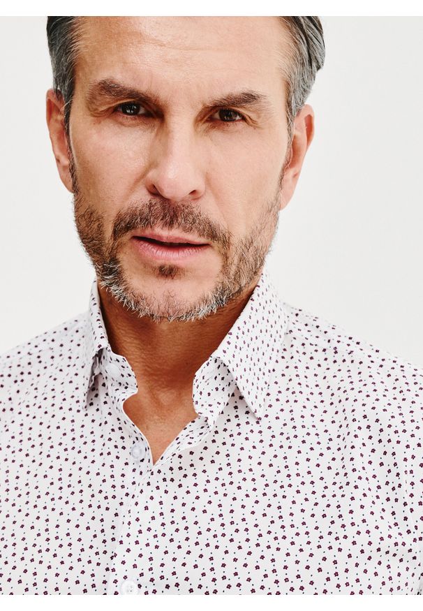 Pako Lorente - PAKO LORENTE – Biała koszula męska w mikrowzór. Kolor: biały. Materiał: bawełna, elastan. Długość rękawa: długi rękaw. Długość: długie. Sezon: wiosna, lato