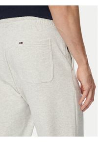 Tommy Jeans Spodnie dresowe DM0DM23903 Szary jasny Regular Fit. Kolor: szary. Materiał: bawełna #3