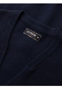 Ombre Clothing - Męski dzianinowy kardigan z kieszeniami i ozdobnymi guzikami – granatowy V3 OM-SWCD-0109 - XXL. Okazja: na co dzień. Kolor: niebieski. Materiał: dzianina. Wzór: aplikacja. Styl: elegancki, casual #3