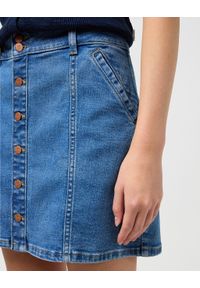 Wrangler - DAMSKA SPÓDNICA WRANGLER DENIM MINI SKIRT MID WASH 112352524. Materiał: denim