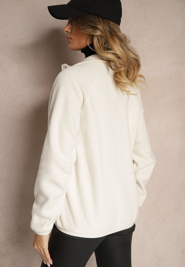 Renee - Jasnobeżowa Bluza Polar z Zapięciem na Suwak Kieszeniami i Stójką Esandria. Okazja: na co dzień. Typ kołnierza: kołnierzyk stójkowy. Kolor: beżowy. Materiał: polar. Styl: casual, klasyczny