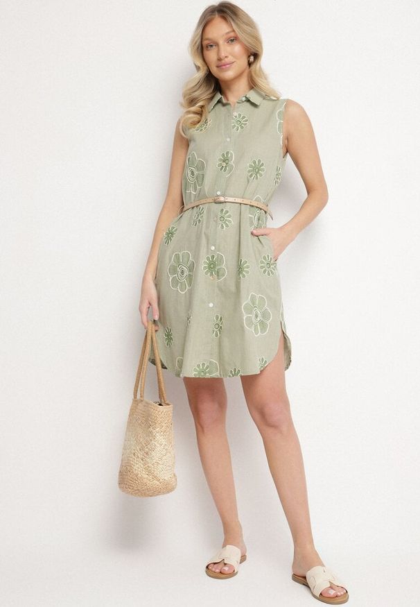 Born2be - Jasnozielona Bawełniana Sukienka Koszulowa w Haftowane Kwiaty z Paskiem z Klamrą Turivana. Okazja: na co dzień. Kolor: zielony. Materiał: bawełna. Wzór: haft, kwiaty. Typ sukienki: koszulowe. Styl: casual, elegancki, klasyczny