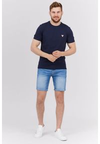 Guess - GUESS Granatowy t-shirt męski z małym logo, Rozmiar S. Kolor: niebieski. Wzór: aplikacja #4