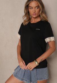 Renee - Czarny Bawełniany T-shirt z Koronkowymi Zdobieniami i Cekinami Drane. Okazja: na co dzień, na imprezę. Kolor: czarny. Materiał: bawełna, koronka. Wzór: aplikacja. Styl: elegancki, casual