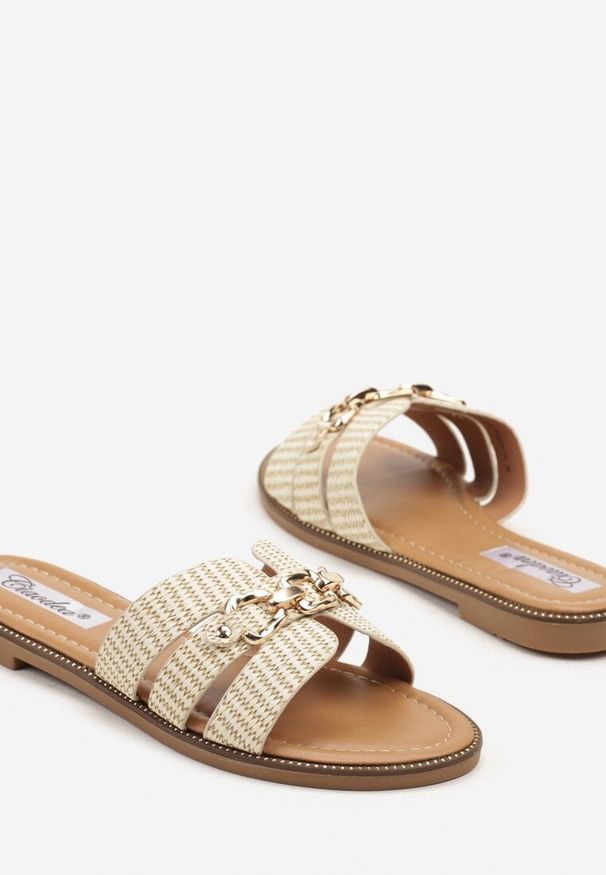 Renee - Beżowe Klapki z Ozdobnym Łańcuszkiem i Wycięciami Sepielle. Okazja: na spacer. Kolor: beżowy. Materiał: len, jeans. Styl: elegancki