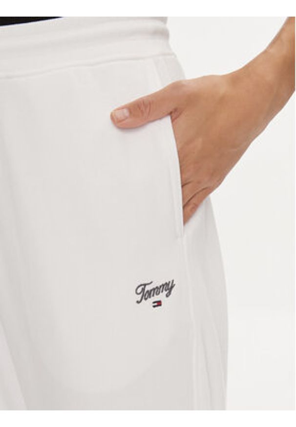 Tommy Jeans Spodnie dresowe Script DW0DW17771 Biały Relaxed Fit. Kolor: biały. Materiał: bawełna, syntetyk
