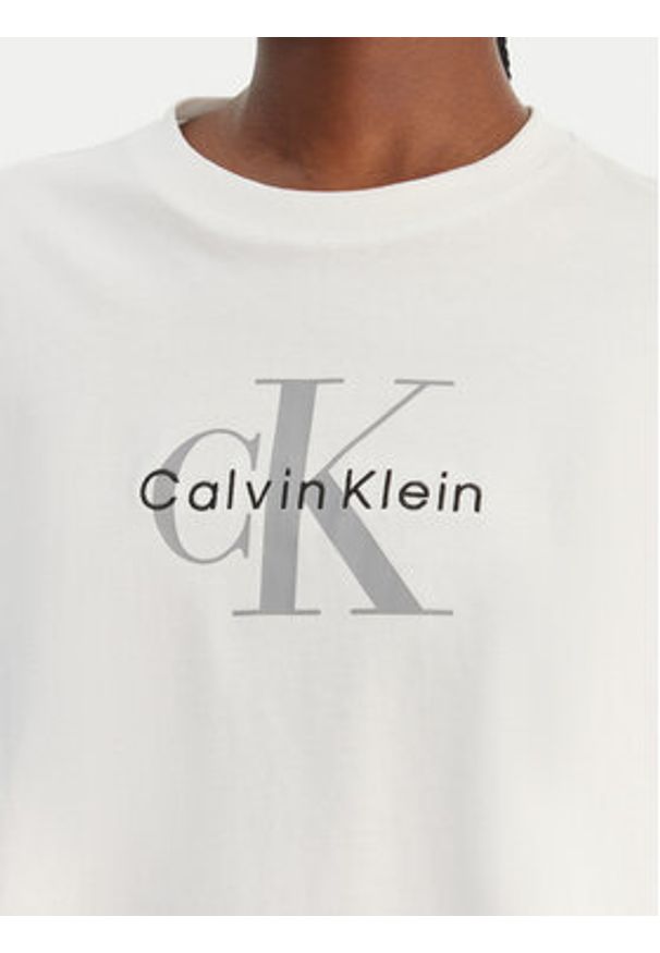 Calvin Klein Jeans T-Shirt LV047F828G Biały Boxy Fit. Kolor: biały. Materiał: bawełna