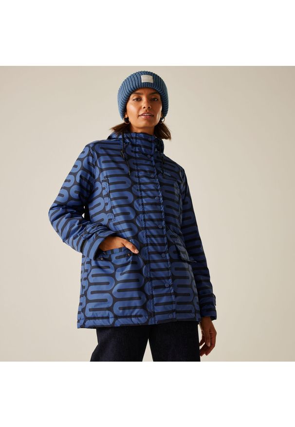 Regatta - Kurtka damska przeciwdeszczowa Mid Orla Kiely. Kolor: zielony, brązowy, wielokolorowy. Materiał: puch. Wzór: nadruk. Sport: turystyka piesza