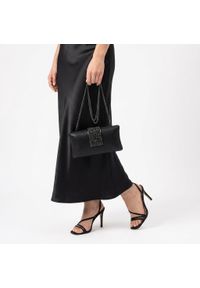 Torebka damska Menbur, kopertówka wykonana z wysokiej jakości materiału gładki elegancki fason ozdobne zapięcie, czarna, AMB0101. Kolor: czarny. Wzór: gładki. Styl: elegancki. Rodzaj torebki: na ramię #5