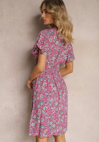 Renee - Różowa Kwiecista Sukienka z Wiskozy z Dekoltem w Serek i Gumką w Pasie Miralia. Typ kołnierza: dekolt w serek. Kolor: różowy. Materiał: wiskoza. Sezon: lato #3