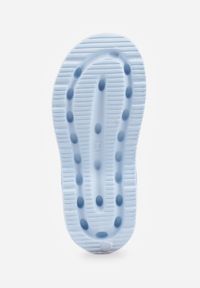 Renee - Jasnoniebieskie Klapki na Platformie Ozdobione Tłoczeniem Faerona. Okazja: na co dzień. Kolor: niebieski. Materiał: jeans. Wzór: aplikacja. Sezon: lato. Obcas: na platformie. Styl: casual #3