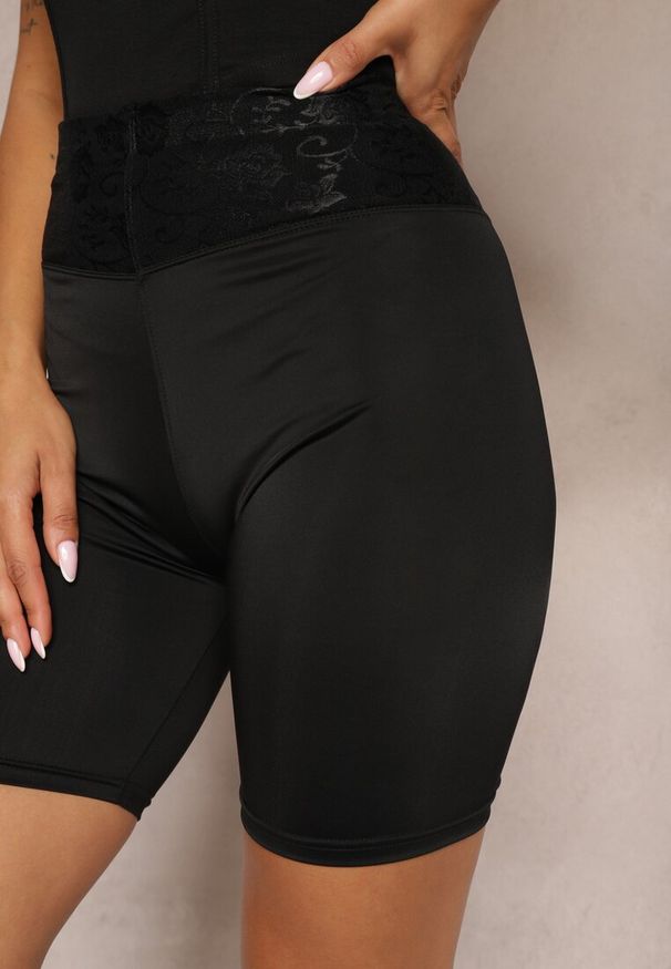 Renee - Czarne Kolarki Szorty High Waist z Koronką Cavima. Okazja: na co dzień. Stan: podwyższony. Kolor: czarny. Materiał: koronka. Wzór: koronka. Styl: elegancki, casual
