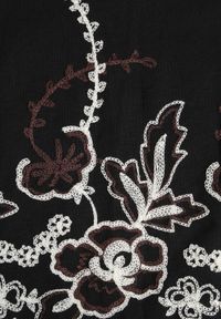 Born2be - Czarna Kopertowa Sukienka z Wiskozy Zdobiona Haftem i Wiązanym Paskiem Tasenea. Okazja: na co dzień. Kolekcja: plus size. Kolor: czarny. Materiał: wiskoza. Wzór: aplikacja, haft. Sezon: lato. Typ sukienki: kopertowe. Styl: elegancki, casual, boho #8