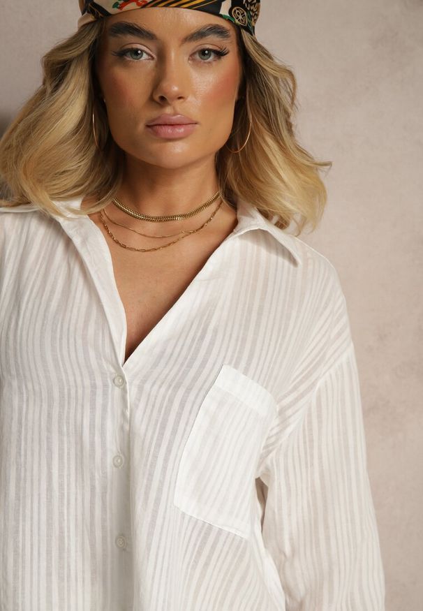 Renee - Biała Koszula w Paski z Bawełny z Jedną Kieszonką Liasene. Okazja: na co dzień. Typ kołnierza: kołnierzyk klasyczny. Kolor: biały. Materiał: bawełna. Długość rękawa: długi rękaw. Długość: długie. Wzór: paski. Styl: elegancki, klasyczny, casual