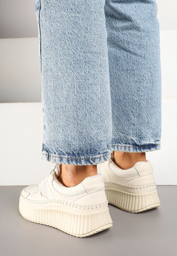 Born2be - Beżowe Sneakersy z Ozdobnymi Przeszyciami i Skórzaną Wkładką na Platformie Caliora. Okazja: na co dzień. Kolor: beżowy. Materiał: skóra. Wzór: aplikacja. Obcas: na platformie