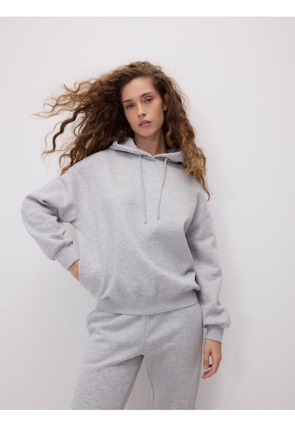 Reserved - Gładka bluza z bawełną - jasnoszary. Kolor: szary. Materiał: bawełna. Wzór: gładki