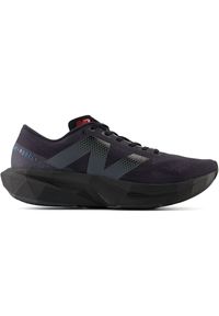 Buty męskie New Balance FuelCell Rebel v4 MFCXLB4 – czarne. Okazja: na co dzień. Kolor: czarny. Materiał: guma, dzianina, materiał. Szerokość cholewki: normalna. Wzór: geometria. Sport: fitness, bieganie