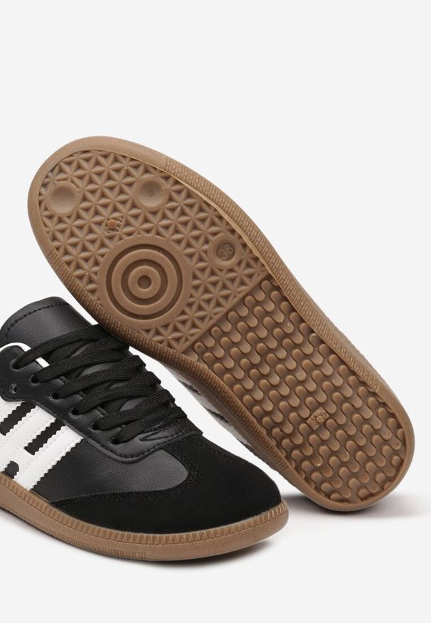 Born2be - Czarno-Białe Płaskie Klasyczne Sneakersy ze Sznurowaniem i Ozdobnymi Paskami Azamia. Okazja: na co dzień. Zapięcie: pasek. Kolor: czarny. Materiał: jeans, bawełna. Wzór: aplikacja