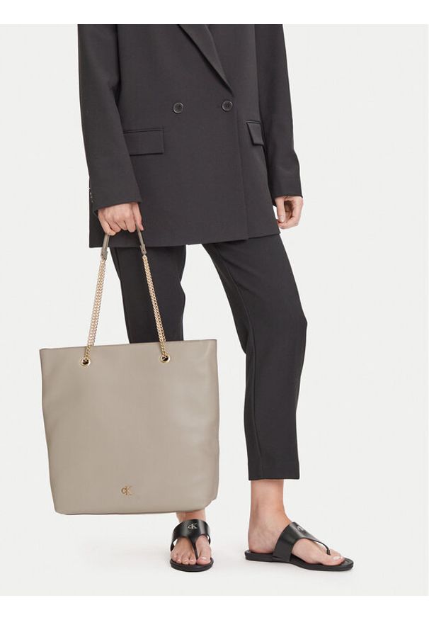 Calvin Klein Torebka Minimal Monogram Chain Tote LV04F3204G Beżowy. Kolor: beżowy. Materiał: skórzane