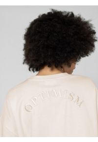 outhorn - T-shirt oversize z haftem damski - kremowy. Okazja: na co dzień. Kolor: kremowy. Materiał: bawełna, dzianina. Wzór: haft. Styl: casual #6