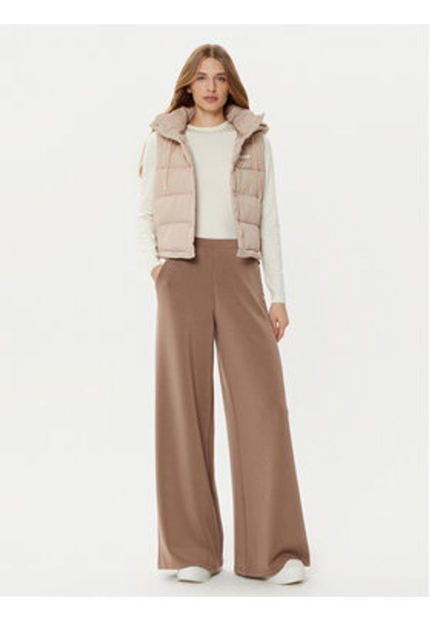 Guess Bezrękawnik V4RL02 WFYE2 Beżowy Regular Fit. Kolor: beżowy. Materiał: syntetyk. Długość rękawa: bez rękawów