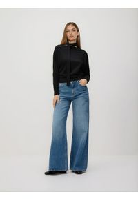 Reserved - Longsleeve z wiązanym szalem - czarny. Kolor: czarny. Materiał: dzianina, wiskoza. Długość rękawa: długi rękaw #1