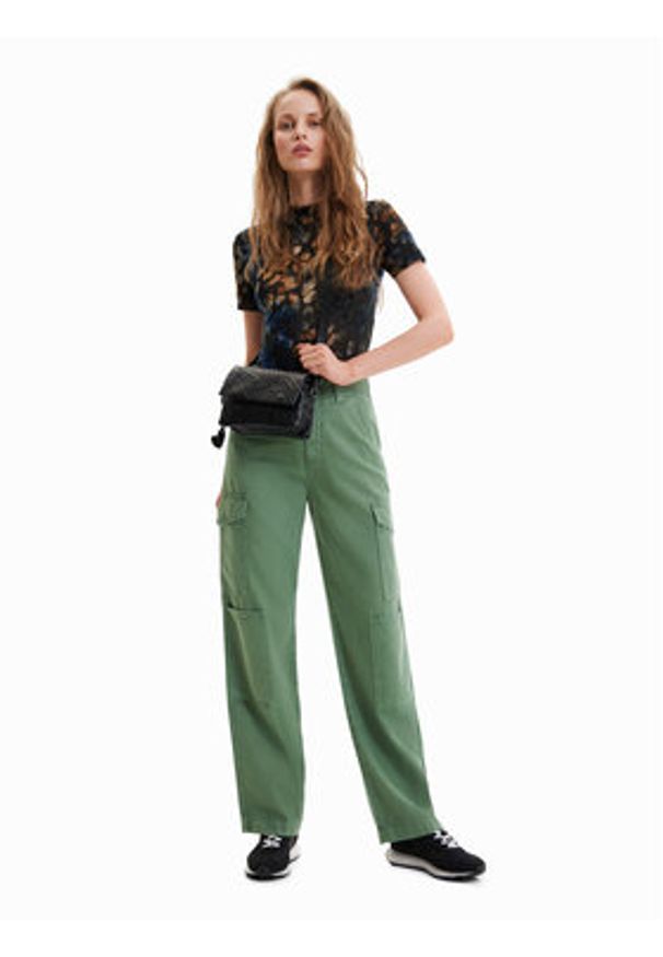 Desigual Spodnie materiałowe Sedal 23SWPN03 Zielony Regular Fit. Kolor: zielony. Materiał: bawełna, materiał
