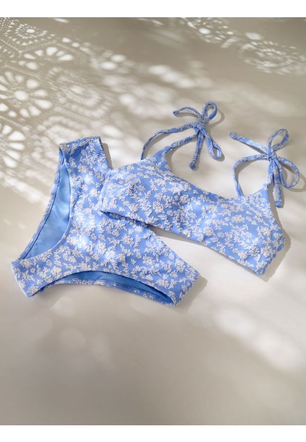 Reserved - Dół od bikini - jasnoniebieski. Stan: obniżony. Kolor: niebieski. Materiał: materiał