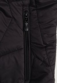 Born2be - Czarna Pikowana Kurtka Przejściowa z Odpinanym Kapturem Ninorwena. Okazja: na co dzień. Kolor: czarny. Styl: casual, elegancki, klasyczny #8