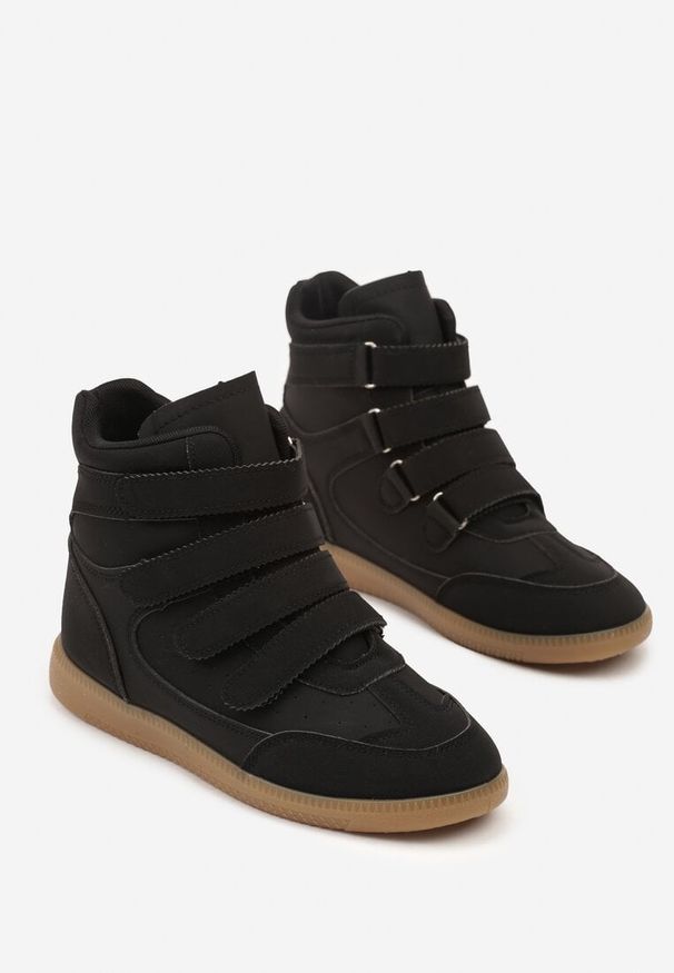 Renee - Czarne Sneakersy na Ukrytym Koturnie Ozdobione Przeszyciami Tlavie. Okazja: na co dzień. Zapięcie: rzepy. Kolor: czarny. Materiał: jeans. Wzór: aplikacja. Obcas: na koturnie