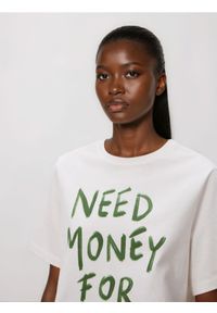 Reserved - Bawełniany t-shirt z napisem - złamana biel. Materiał: bawełna. Wzór: napisy #1