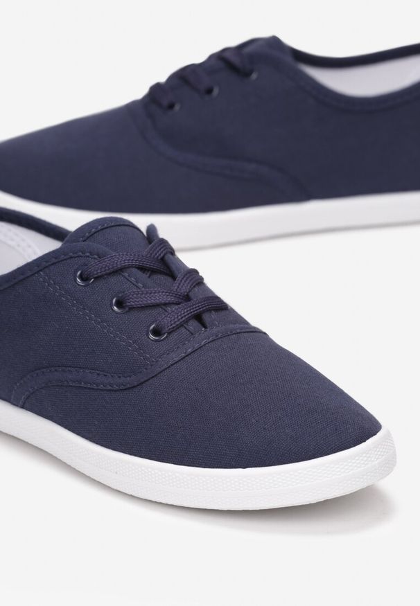 Born2be - Granatowe Tenisówki z Krótkim Sznurowaniem Madilinne. Okazja: na co dzień, na spacer. Zapięcie: sznurówki. Kolor: niebieski. Materiał: jeans. Styl: casual