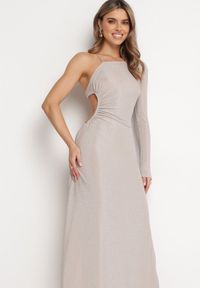 Born2be - Jasnobeżowa Sukienka Maxi o Asymetrycznym Kroju z Łańcuszkiem Verdisa. Kolor: beżowy. Wzór: aplikacja. Typ sukienki: asymetryczne. Styl: elegancki. Długość: maxi #3