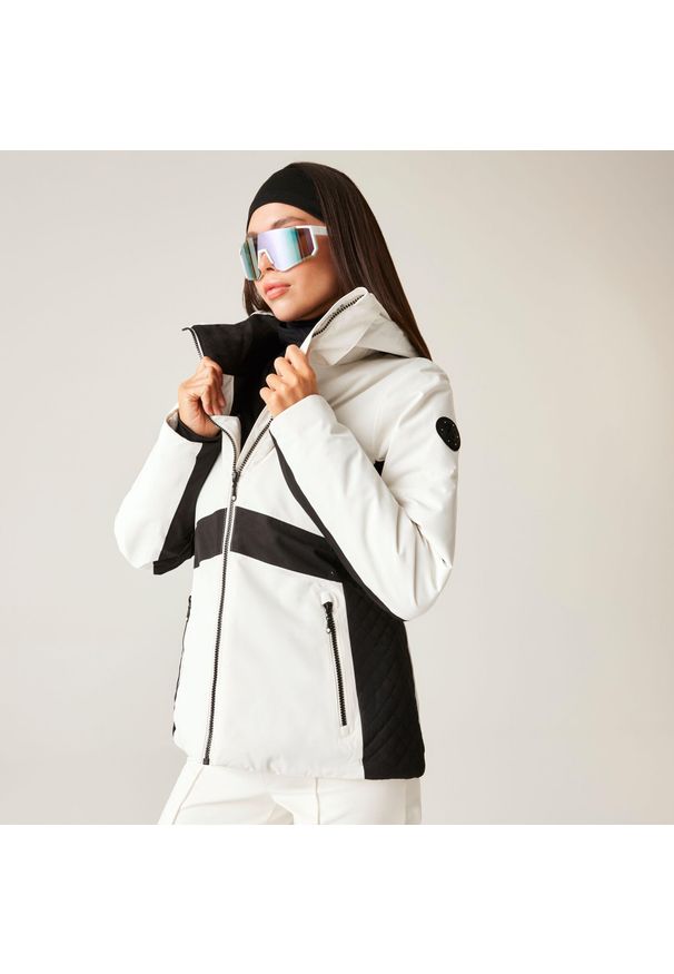 DARE 2B - Kurtka narciarska damska z membraną Issy Dare 2b. Kolor: czarny, wielokolorowy, biały. Materiał: tkanina. Wzór: aplikacja. Sezon: zima. Sport: narciarstwo