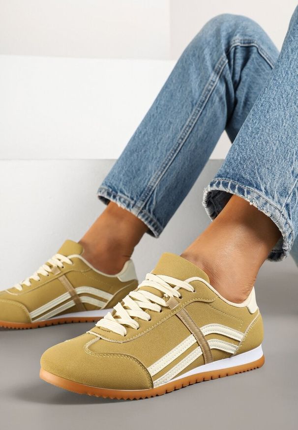 Born2be - Żółte Sneakersy z Przeszyciami i Ozdobnymi Paskami na Boku Beniffa. Okazja: na co dzień. Zapięcie: pasek. Kolor: żółty. Wzór: paski. Obcas: na obcasie. Wysokość obcasa: niski