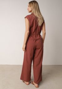 Born2be - Brązowy Bawełniano-Wiskozowy Kombinezon Koszulowy Bez Rękawów z Baskinką Marmaya. Okazja: na co dzień. Kolor: brązowy. Materiał: wiskoza, bawełna. Długość rękawa: bez rękawów. Styl: casual, klasyczny, elegancki #3