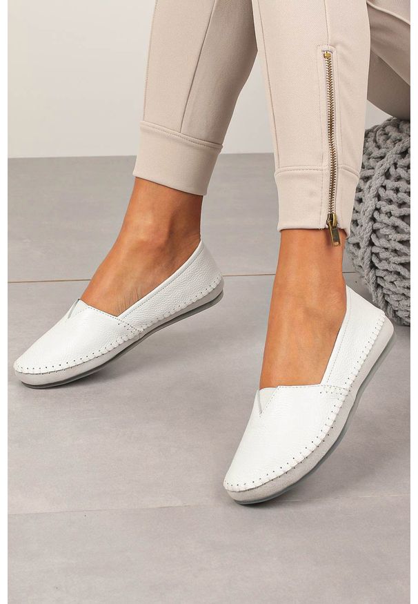 Filippo - Białe półbuty filippo slip on skórzane dp031/20wh. Zapięcie: bez zapięcia. Kolor: biały. Materiał: skóra