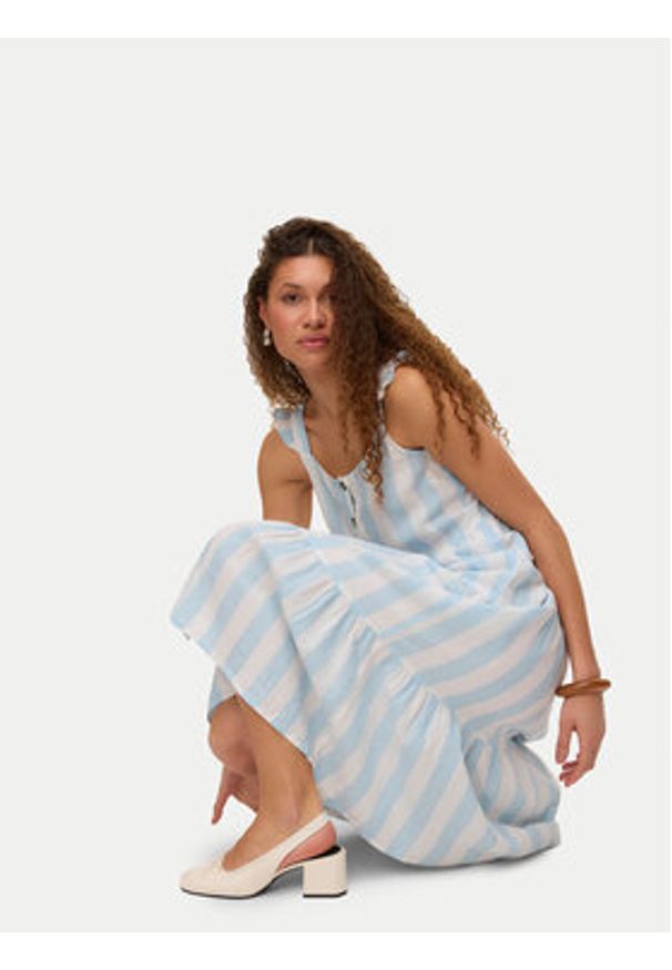 Vero Moda Sukienka letnia Linn 10322614 Błękitny Regular Fit. Kolor: niebieski. Materiał: wiskoza. Sezon: lato