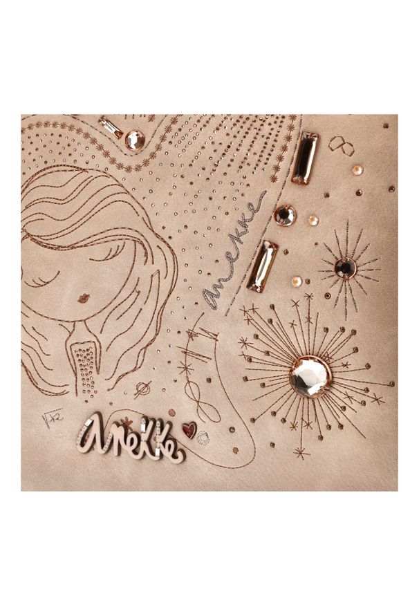 Beżowa Elegancka Torebka Damska Na Ramię Anekke Z Laleczką. Kolor: beżowy. Wzór: aplikacja. Materiał: zdobione. Styl: elegancki. Rodzaj torebki: na ramię