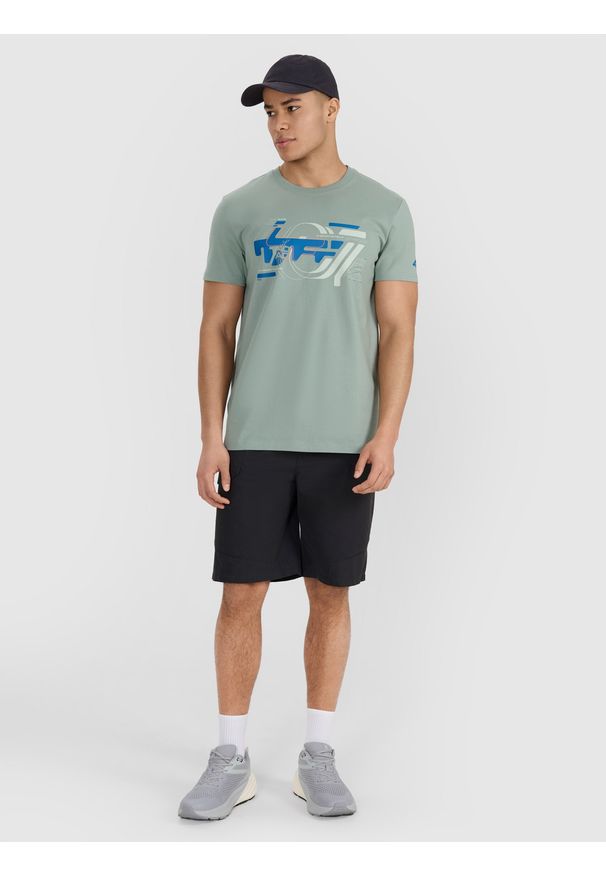 4f - 4F T-shirt regular z nadrukiem męski - oliwkowy L. Okazja: na co dzień. Kolor: oliwkowy, brązowy, wielokolorowy. Materiał: bawełna, jersey, materiał. Długość rękawa: krótki rękaw. Długość: krótkie. Wzór: nadruk. Styl: sportowy, casual, klasyczny