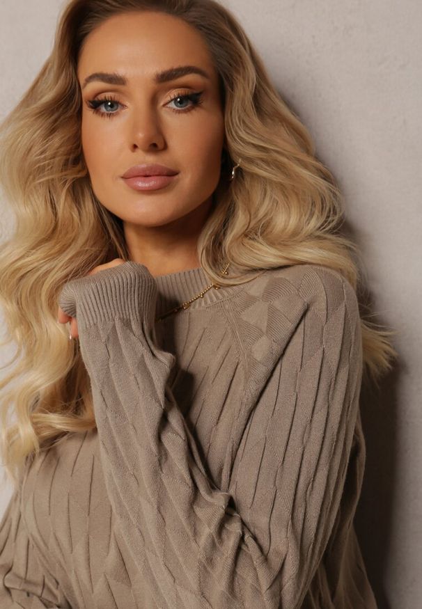 Renee - Beżowy Golf o Klasycznym Fasonie Anofra. Typ kołnierza: golf. Kolor: beżowy. Styl: klasyczny