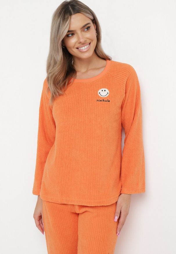 Born2be - Pomarańczowy 2-Częściowy Komplet Piżamowy Bluza z Naszywką i Spodnie z Gumką w Pasie Revaxa. Kolor: pomarańczowy. Długość: długie. Wzór: aplikacja